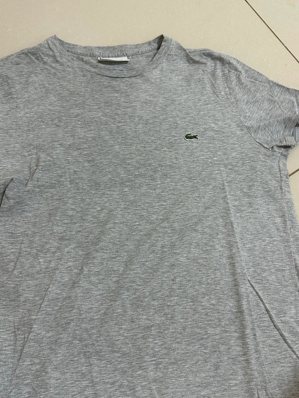 Camiseta Lacoste Cinza em perfeito estado P - Foto 2