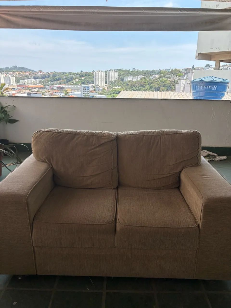 Sofá bege dois lugares  - Foto 3