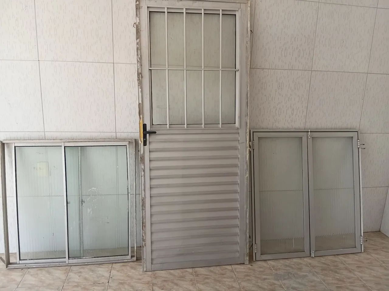 Vende-se porta e janela de alumínio - Foto 4