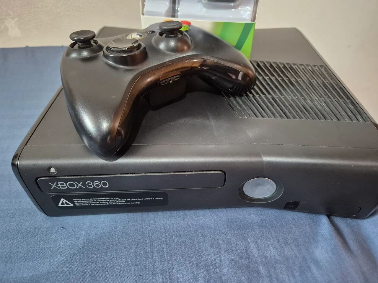 VENDO XBOX 360 + KINECT + 2 CONTROLES + ACESSÓRIOS - COM DEFEITO - Foto 4
