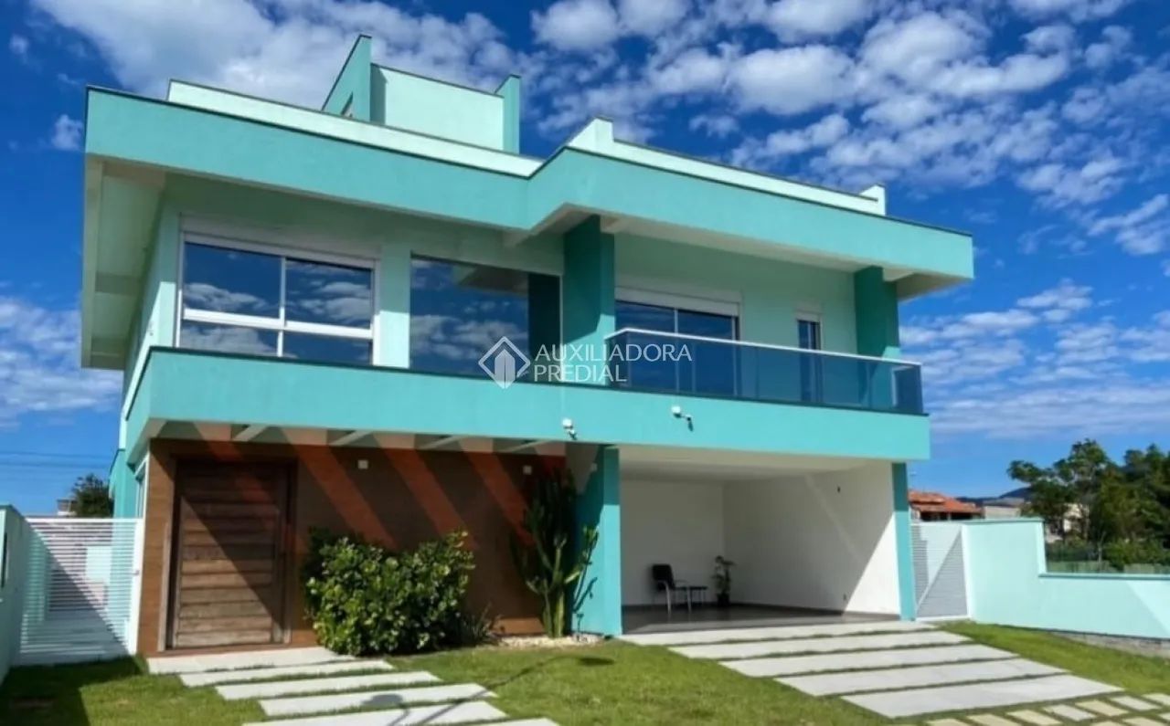 Casa locação anual mobiliada e equipada, com elevador, 4 suítes - Bairro Rio Vermelho