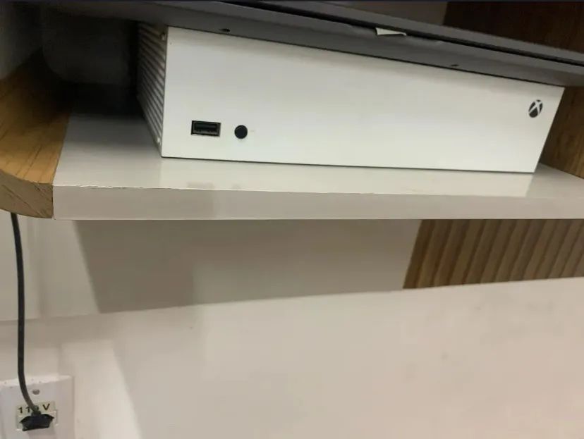 XBOX SERIES S COM DEFEITO