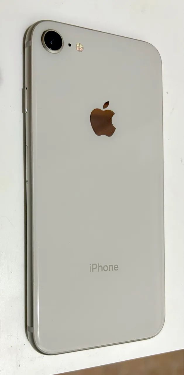 4. Apple iPhone 8 64GB Prata Impecável - Celulares e Smartphones