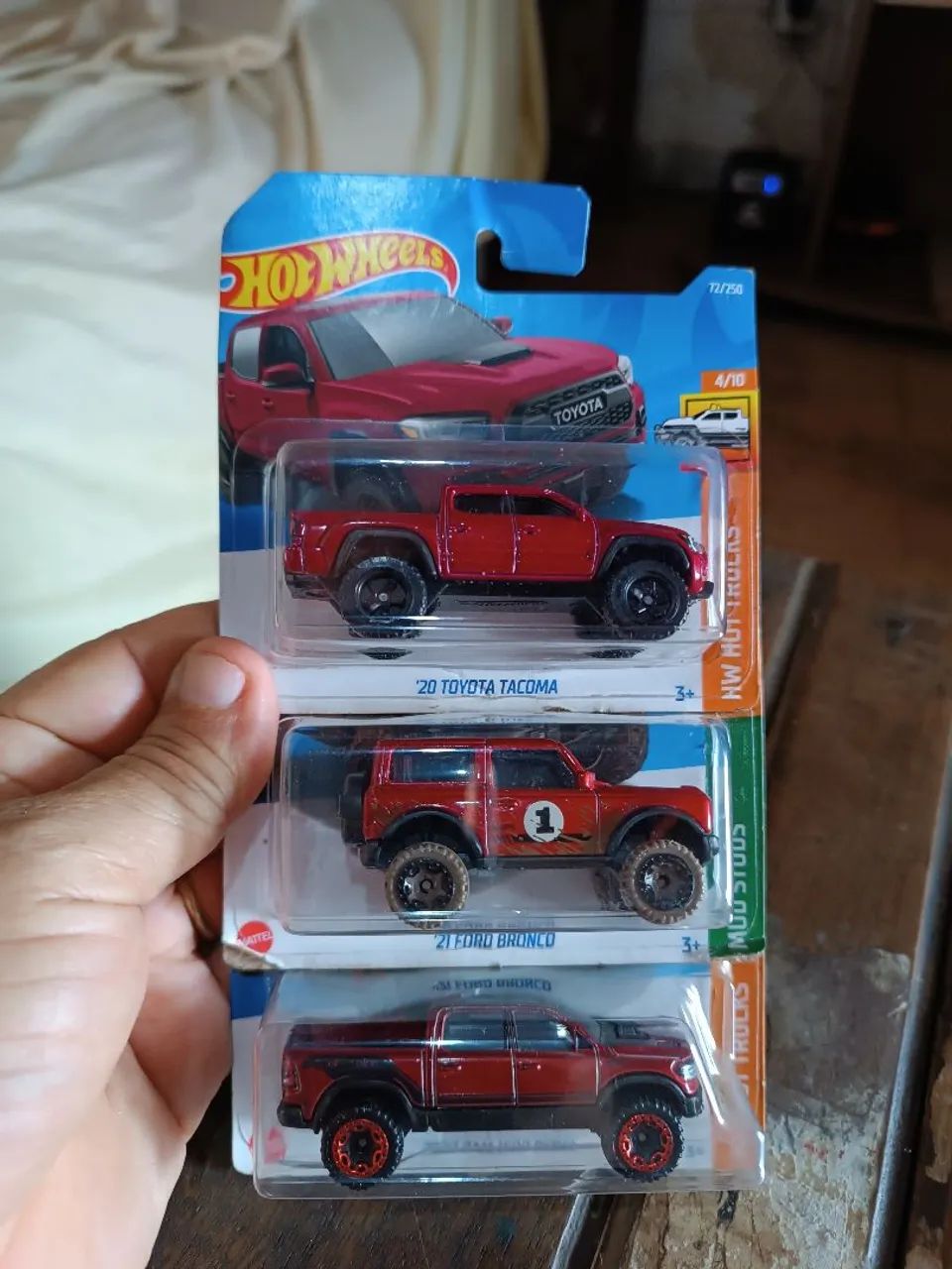 HOT Wheels lote com 3 unidades 