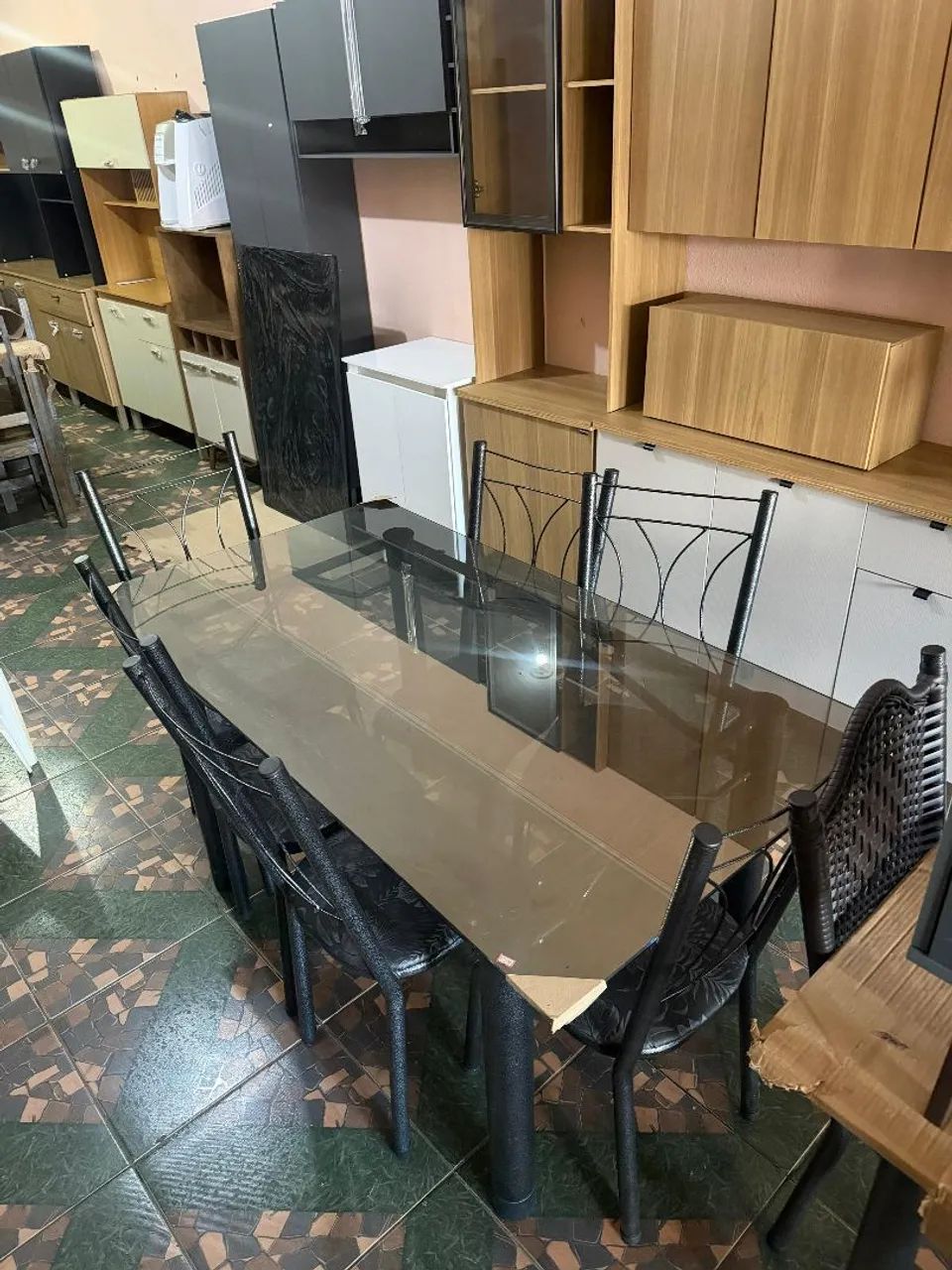 Mesa de jantar com tampo de vidro e 6 cadeiras nova  - Foto 2