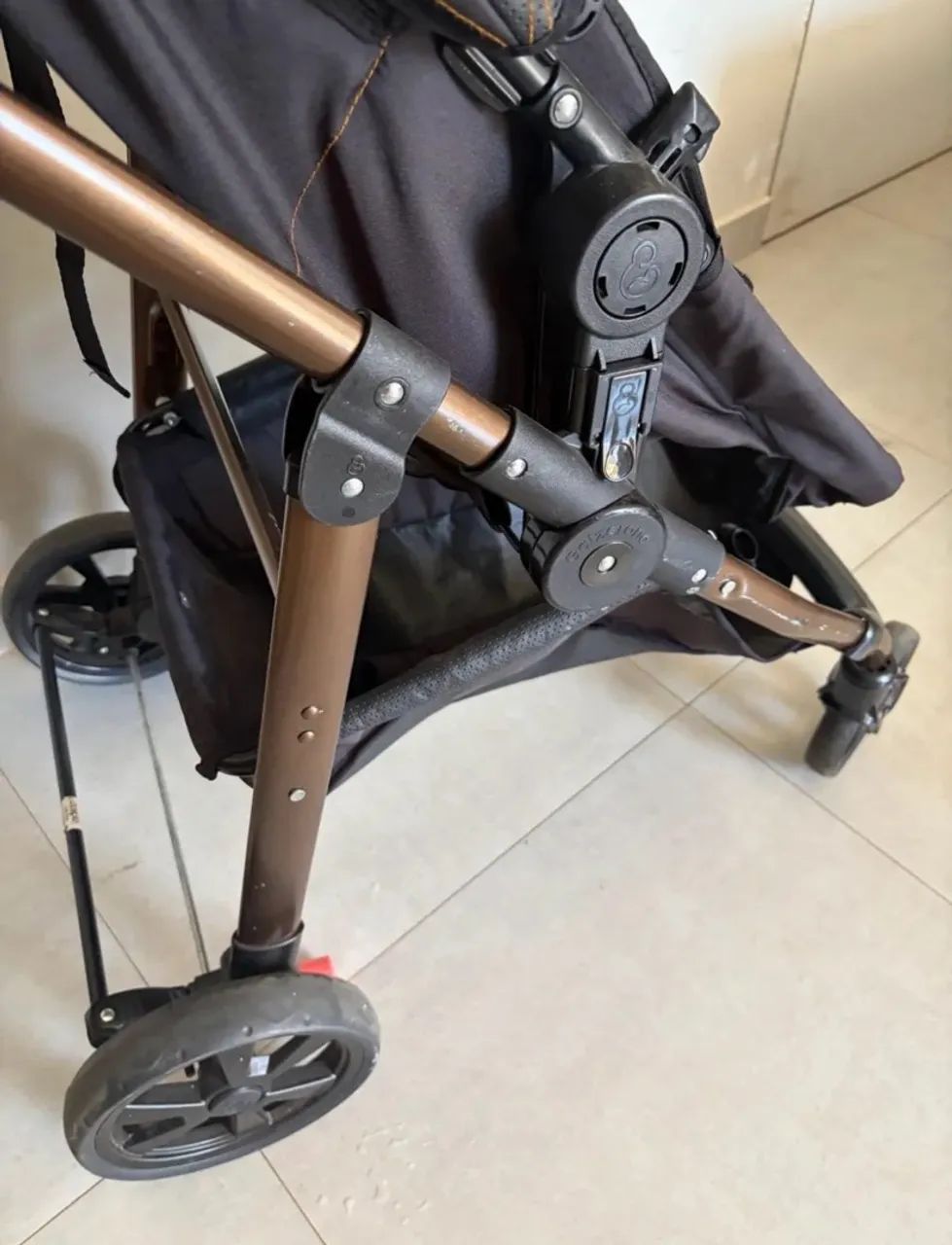 Carrinho galzerano com bebê conforto  - Foto 5