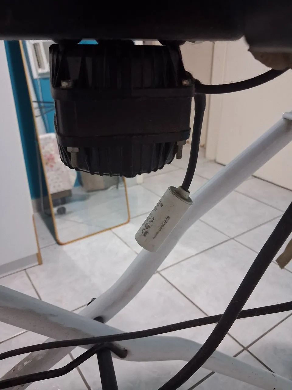 Tabua de passar elétrica com aquecedor e sucção  - Foto 3