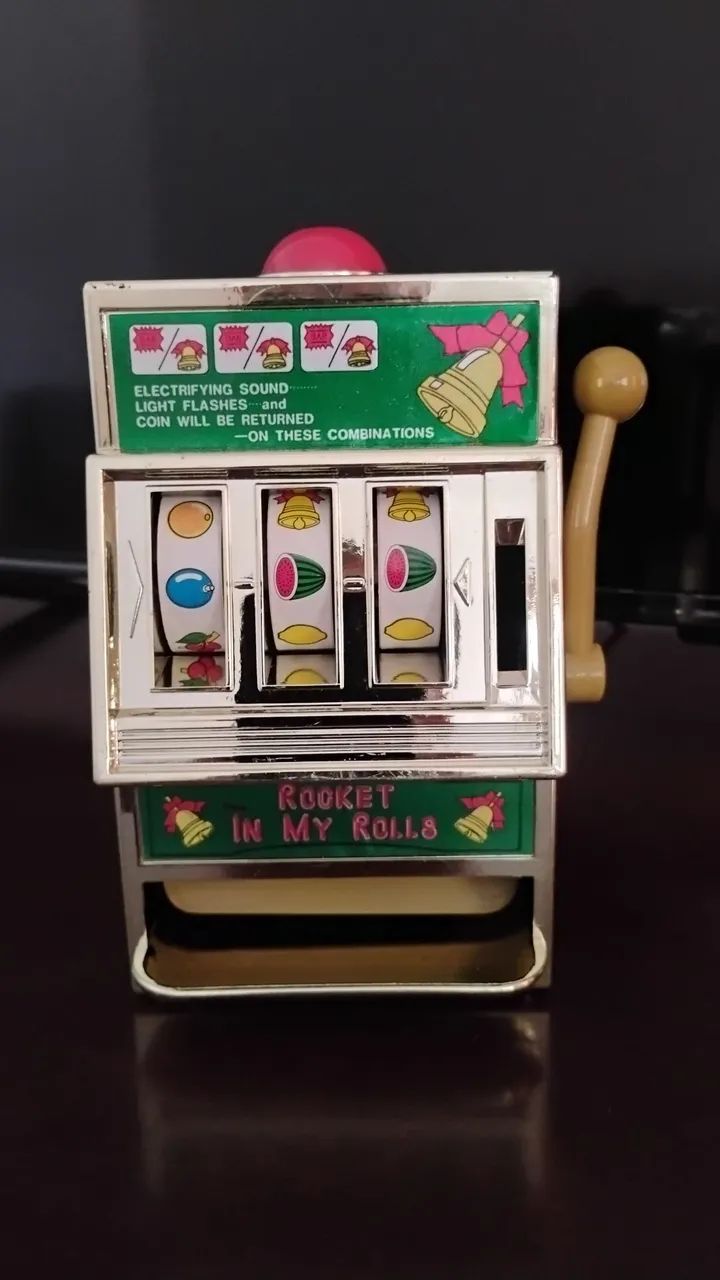 COFRINHO DÉCADA DE 80 A PILHA E FUNCIONANDO  - Foto 4