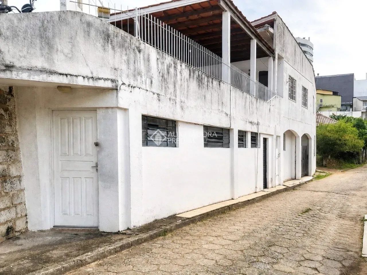 Casa com 6 dormitórios, 3 vagas de garagem no bairro Estreito - Foto 2