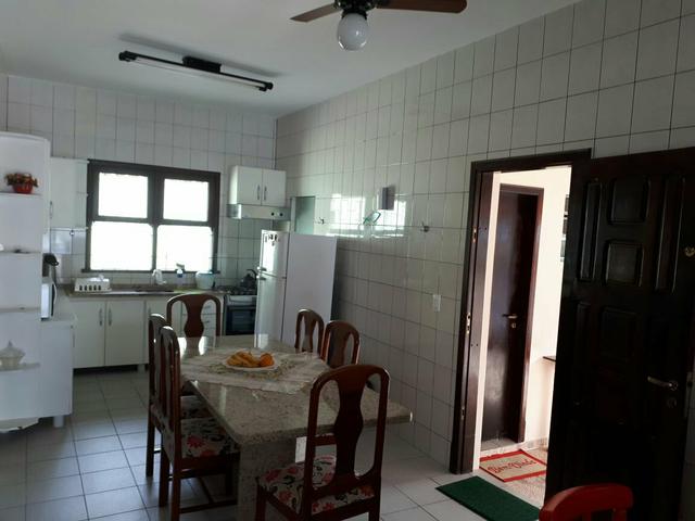 Belíssima casa com piscina em Matinhos - Foto 6