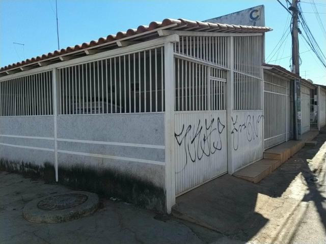 Excelente casa de esquina QNP 13 ótima para comércio - Foto 8