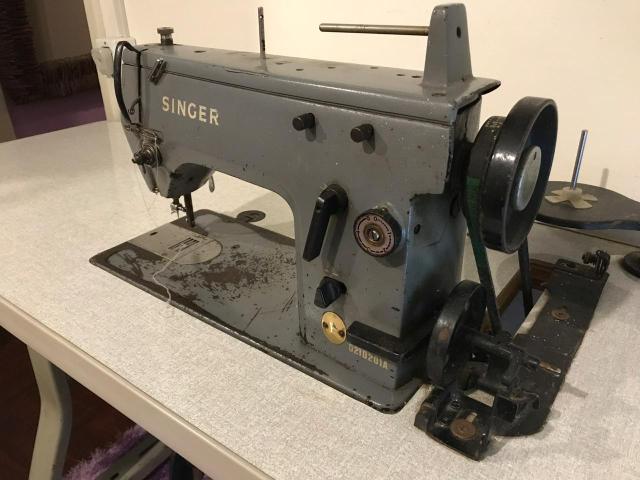 Máquina Singer industrial de Costura e Bordados