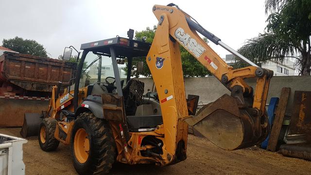 Retroescavadeira 580N
