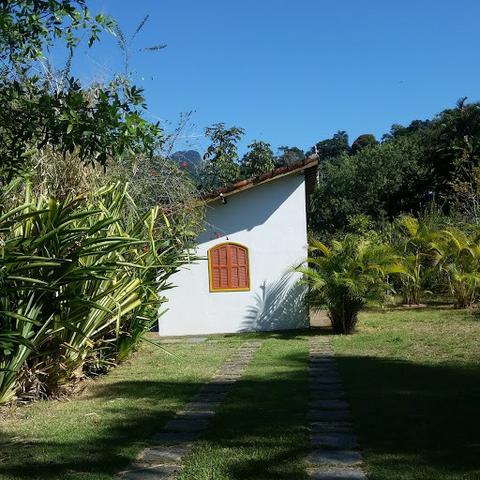"Charmosa Casinha, perto da Praia, amplo terreno com jardim, em Paraty - RJ!