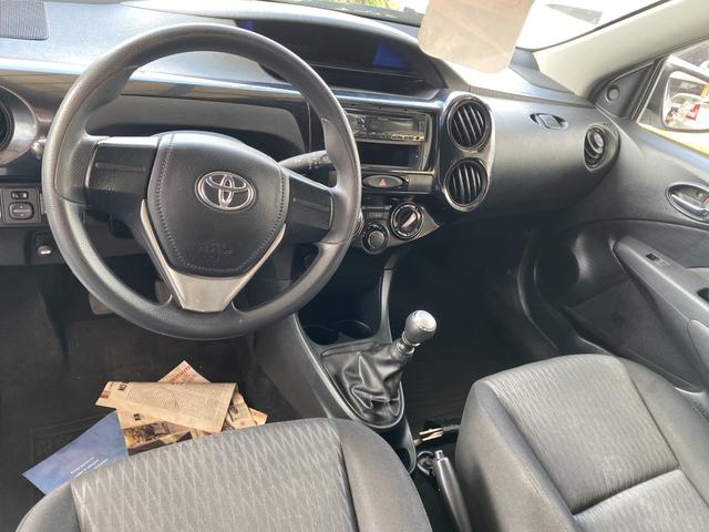 Etios hatch 1.3x 2018 - Foto 4