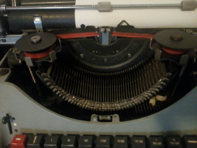 Máquina de escrever Olivetti LexiKon - Foto 5