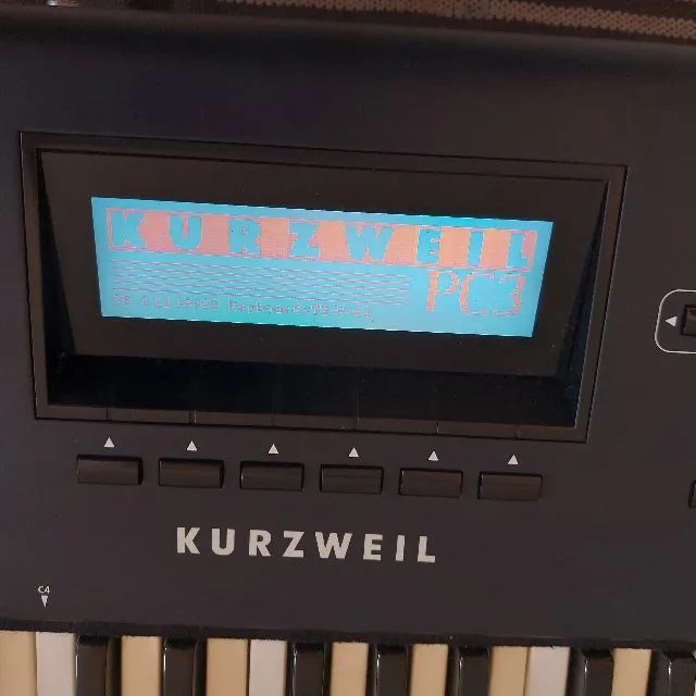 Teclado Kurzweil PC361 com DEFEITO