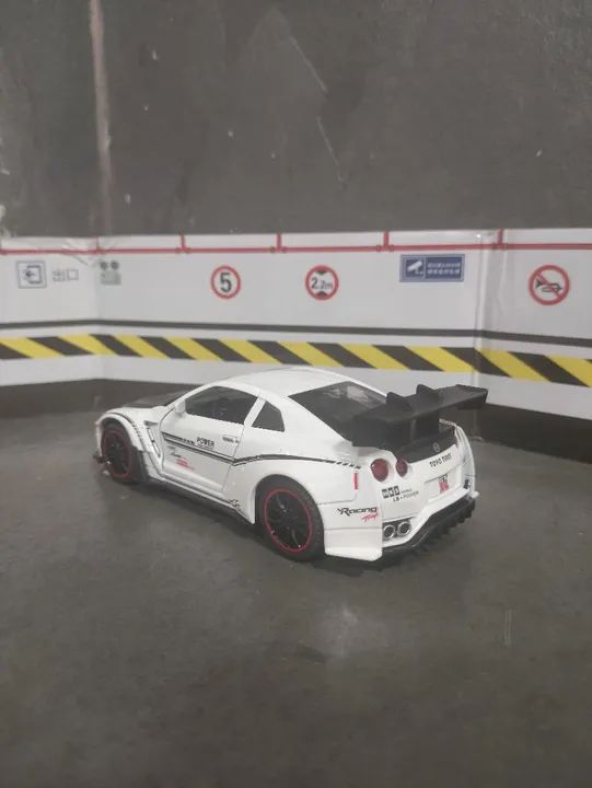 Miniatura Nissan GTR R35 1:32 com luzes - Foto 3