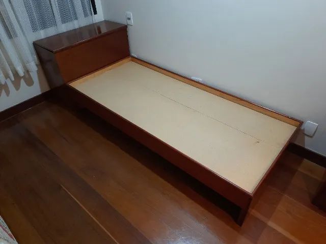 Duas camas de quarto solteiro, mdf com mogno amadeirado, sem colchão. - Foto 2