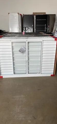 Janela Veneziana 150x100x12 Galvanizada branca com vidro