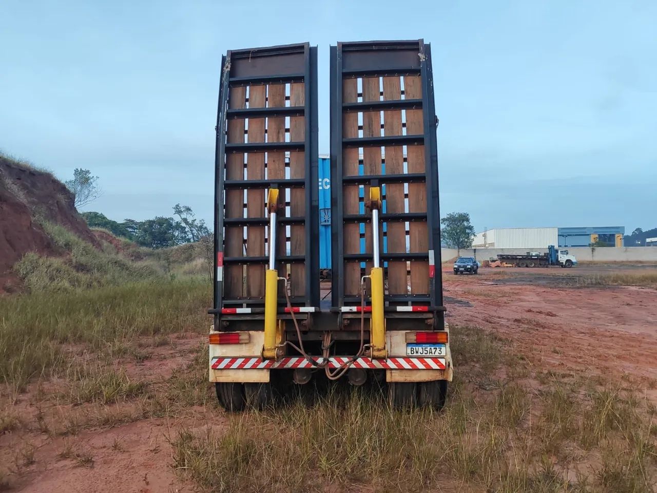 Vendo Reboque Julieta para Transporte de Máquinas ué - Foto 2