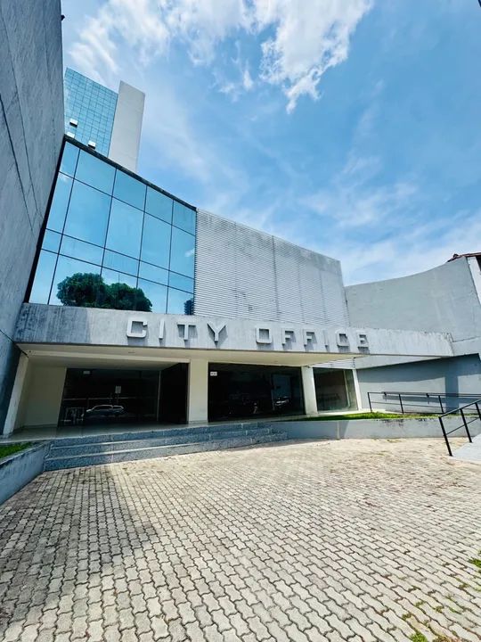 Loja com 119m2, na entrada do Ed. City Office, pela Conselheiro!