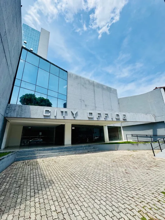 Loja com 119m2, na entrada do Ed. City Office, pela Conselheiro!