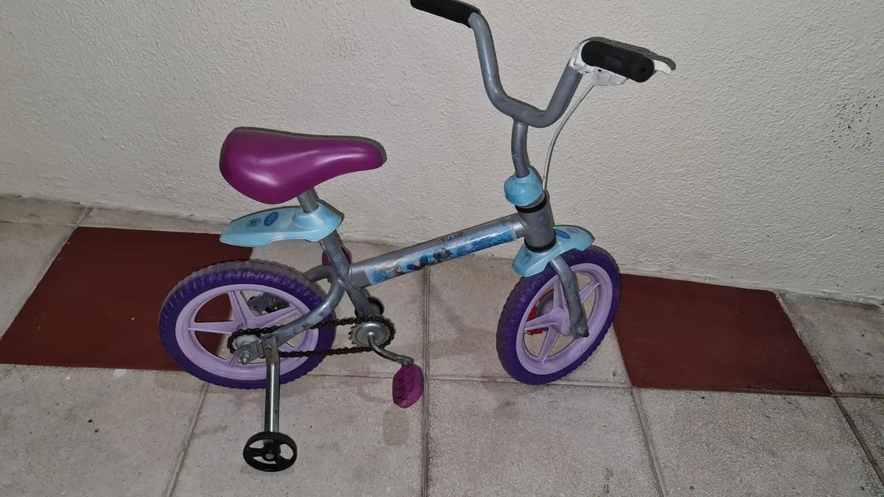 Bicicleta infantil frozen aro 12  - Foto 4