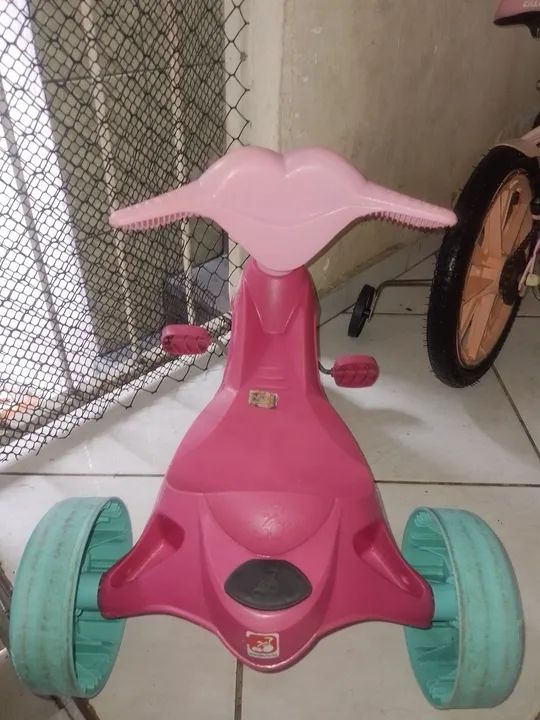 Triciclo nfantil Rosa Bandeirantes - Tema Joaninha - Foto 3