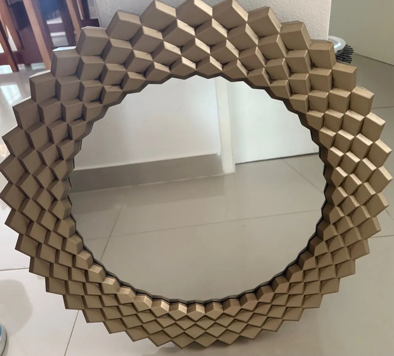 Espelho Decorativo Redondo com moldura hexagonal Dourada  - Foto 2