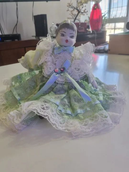 Boneca de Porcelana - Vestido Verde - Usada - Antigo
