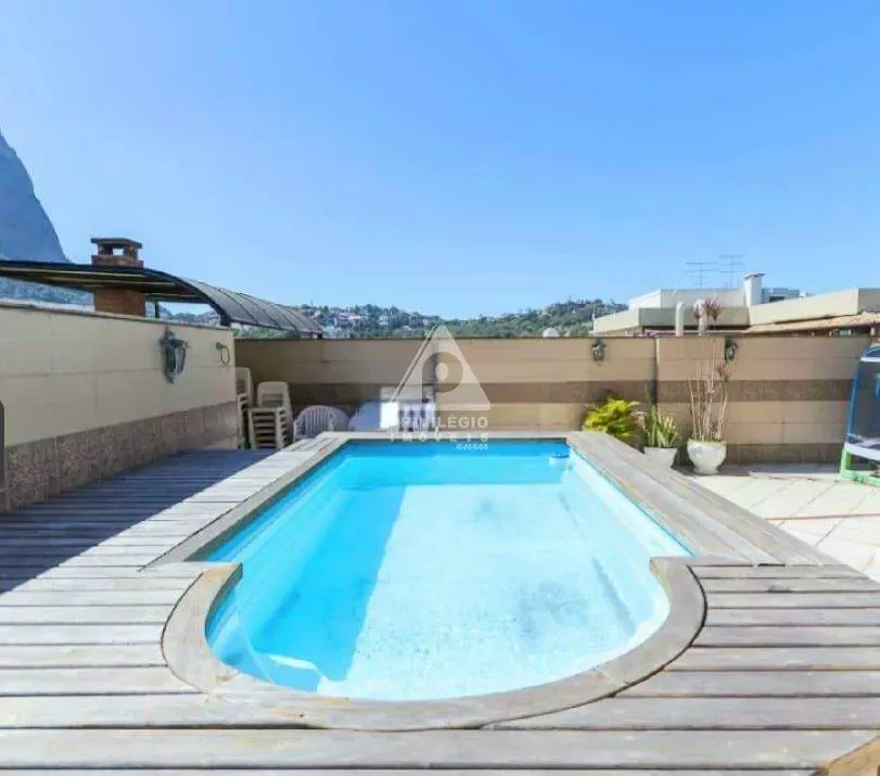 Cobertura com piscina a venda na Barra da Tijuca