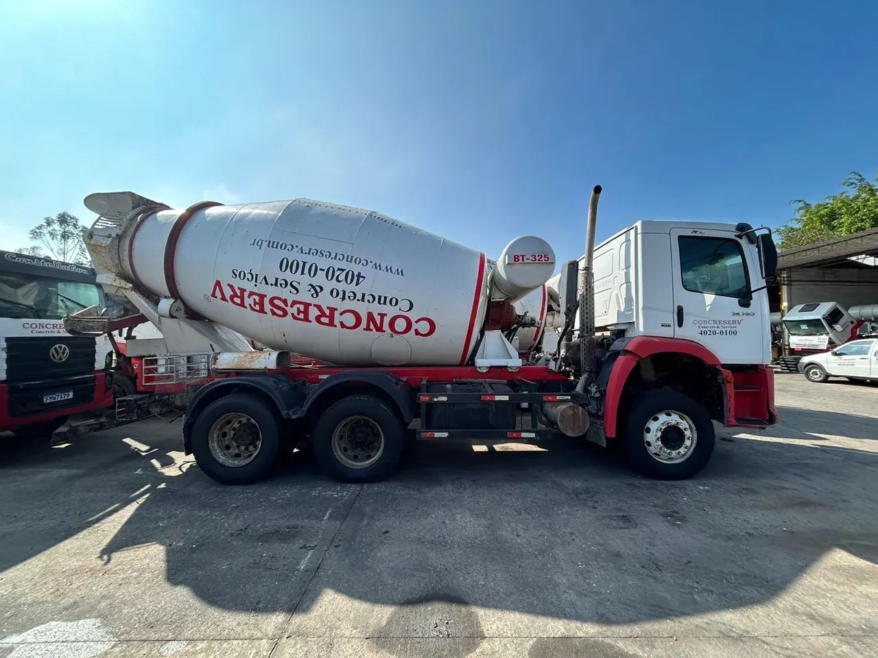 Caminhão betoneira Volkswagen 26280 ano 2015/16 com balão Liebherr 8M