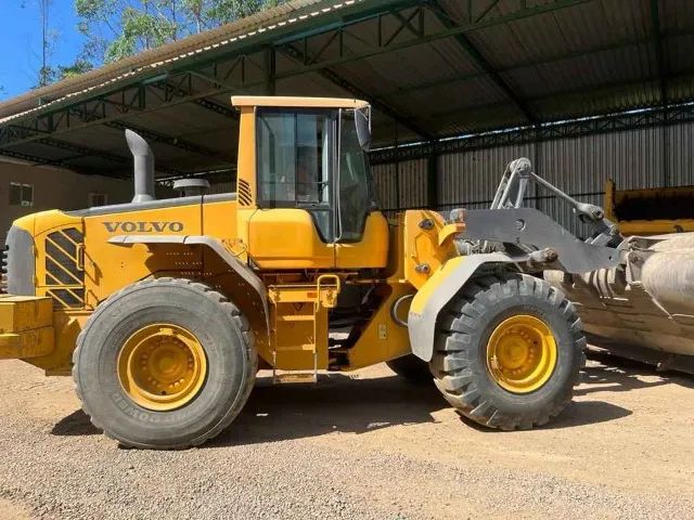 Pá Carregadeira Volvo L120-F Ano 2010 (repasse)