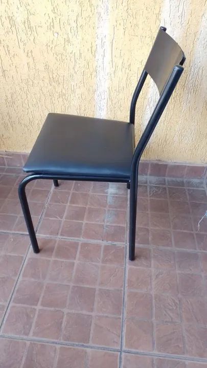 Cadeira de Metal Preta