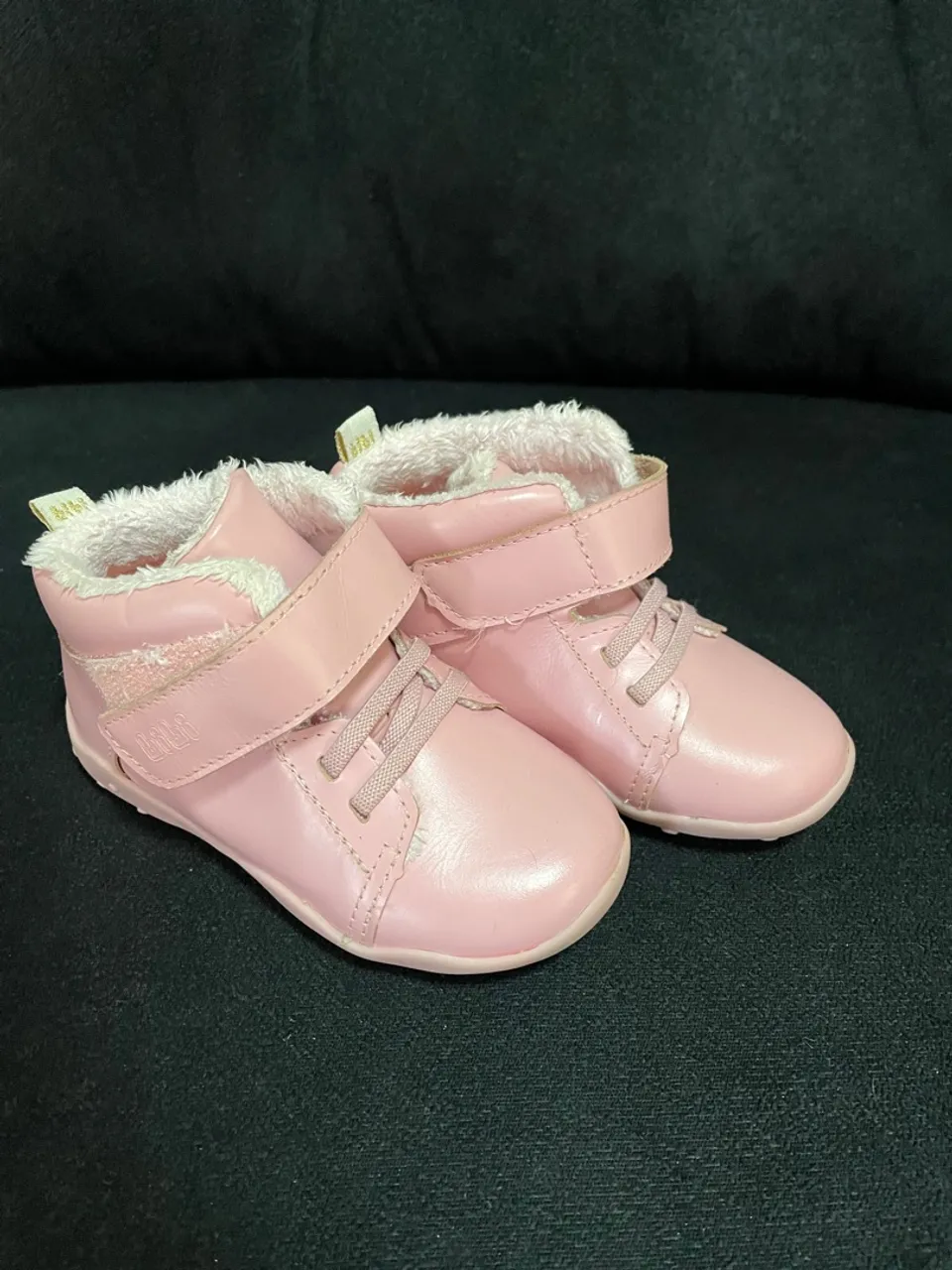 Botas de Bebê Rosa com Pelúcia - Conforto e Estilo!