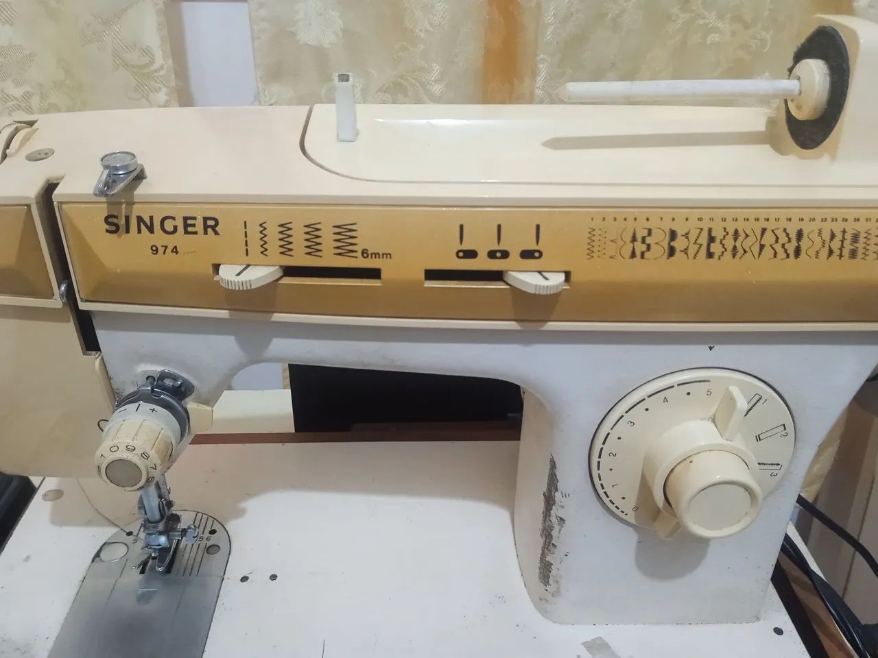 Máquina de Costura Singer 974 - Foto 2