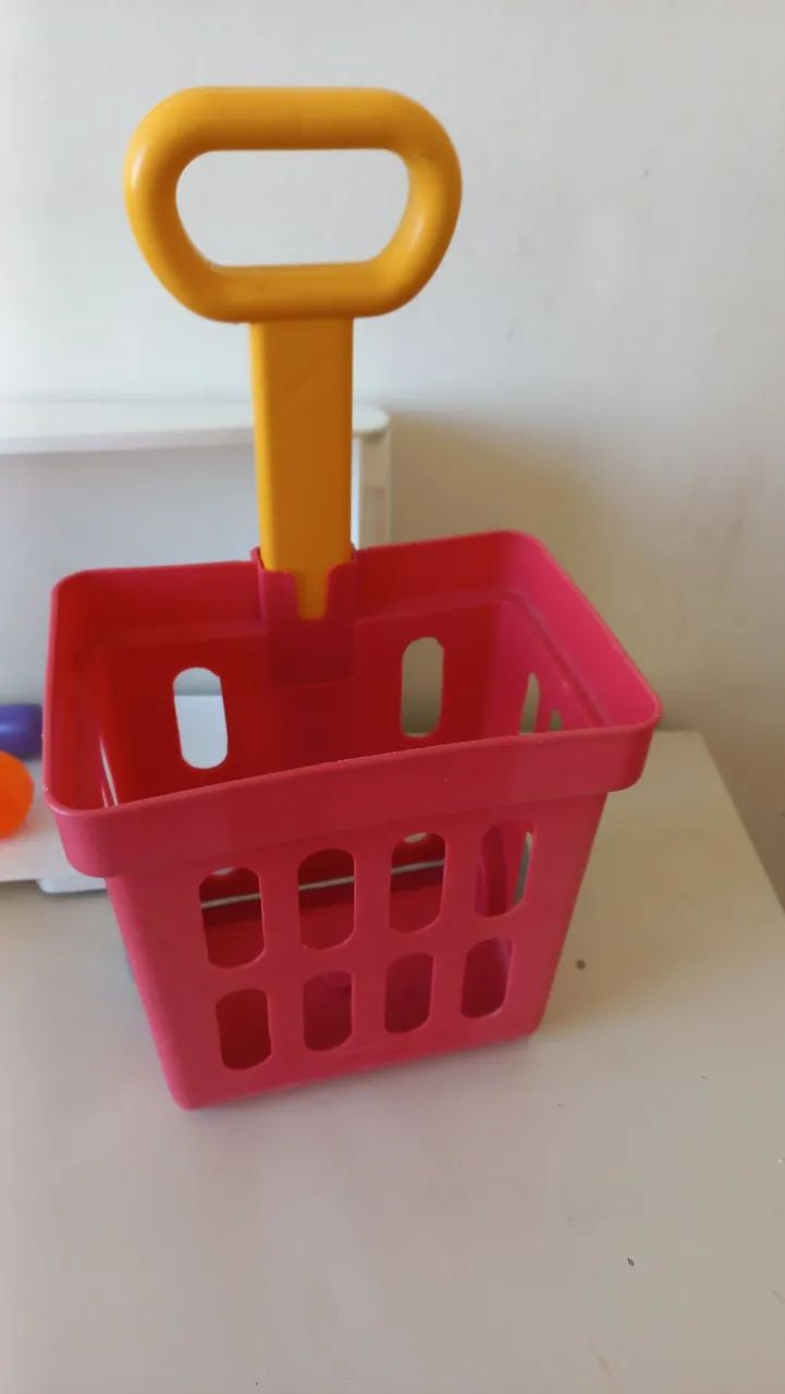  Carrinho de compras e prateleira de venda 