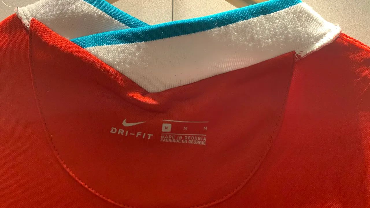 Camiseta Liverpool M - perfeito estado - Foto 4