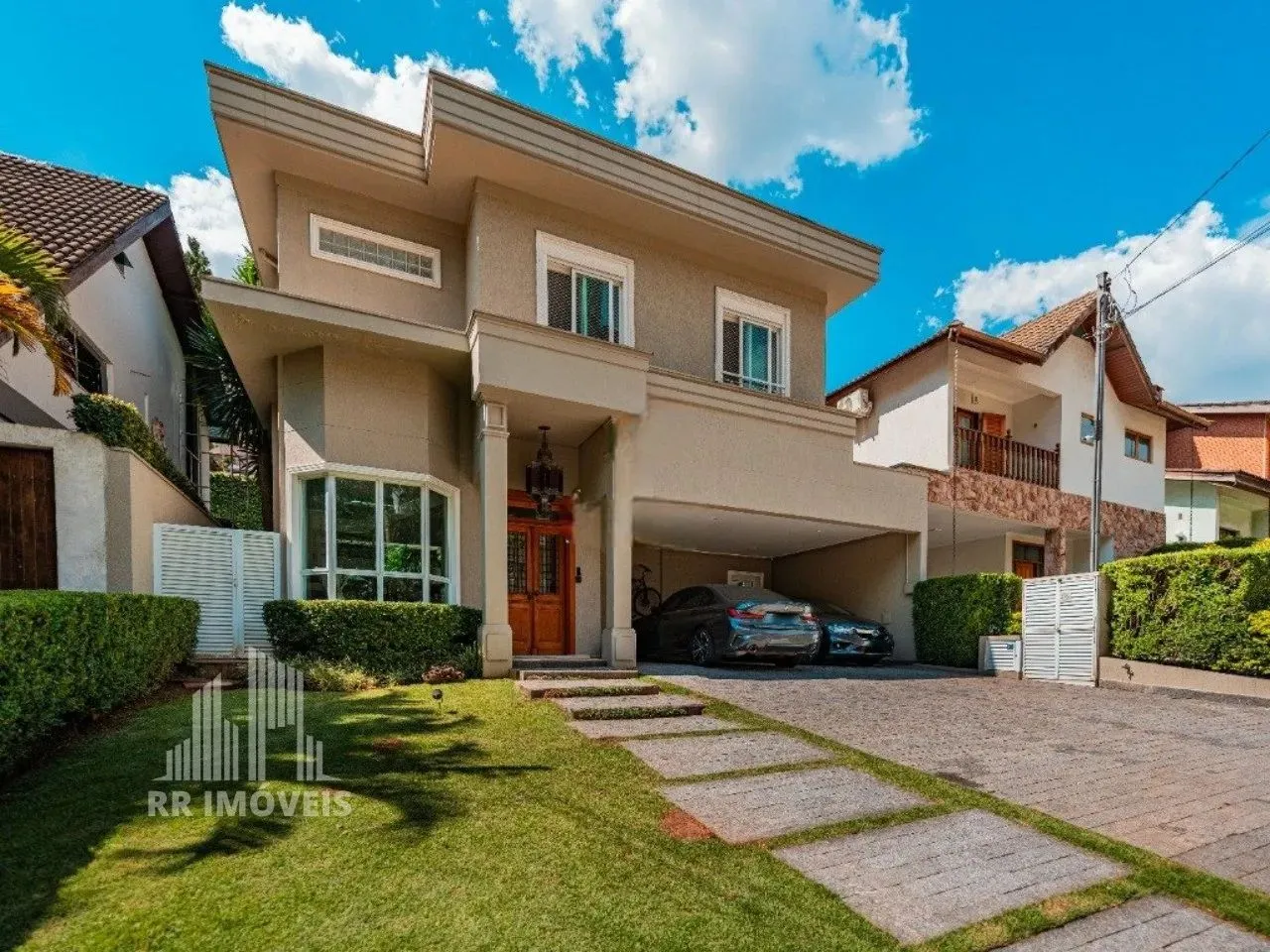 RR8136 Casa 290m² CONDOMÍNIO RESIDENCIAL 3 - OPORTUNIDADE - 3 Suítes 4 Vagas - Santana de