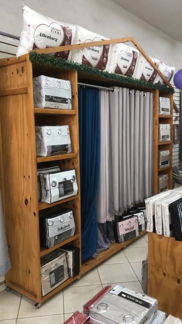 Expositor Grande para Loja Modelo Casinha em Madeira Com Nichos  - Foto 4