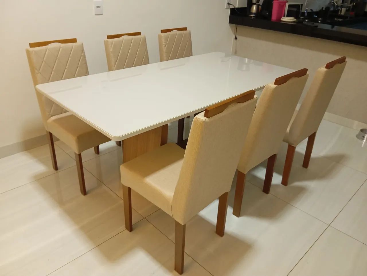 Mesa nova a pronta entrega e com cadeiras de madeira maciça  - Foto 5