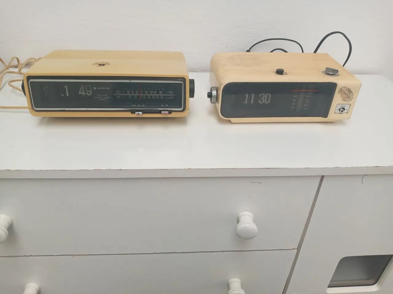 Lote com 2 radios relogios antigos