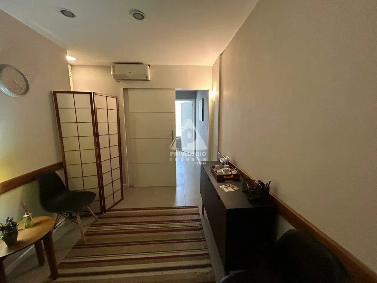 Sala comercial a venda na Barra da Tijuca.