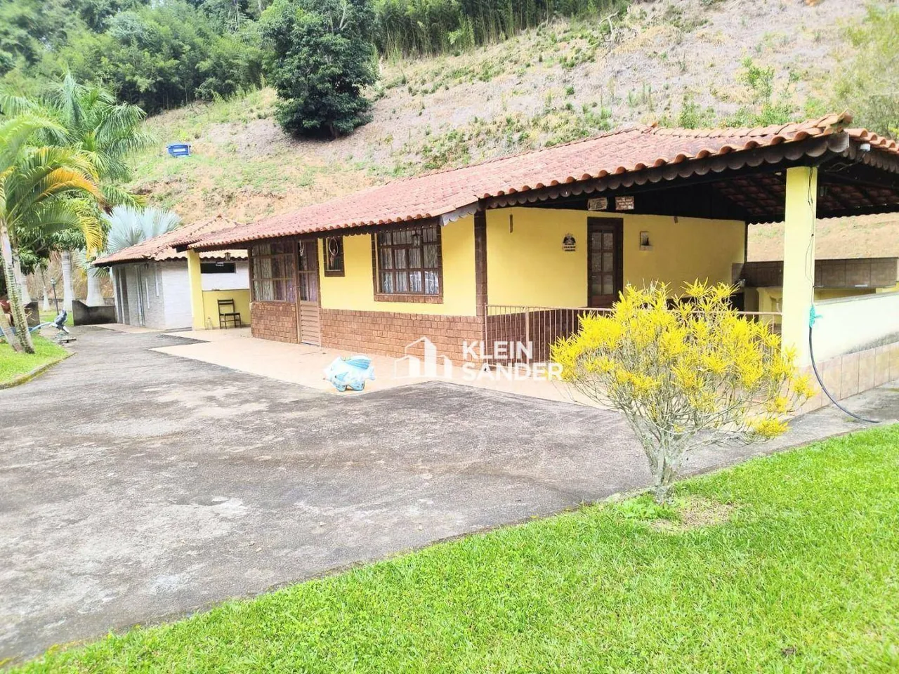 Sítio com 3 dormitórios à venda, 40800 m² por R$ 520.000,00 - Centro - Bom Jardim/RJ