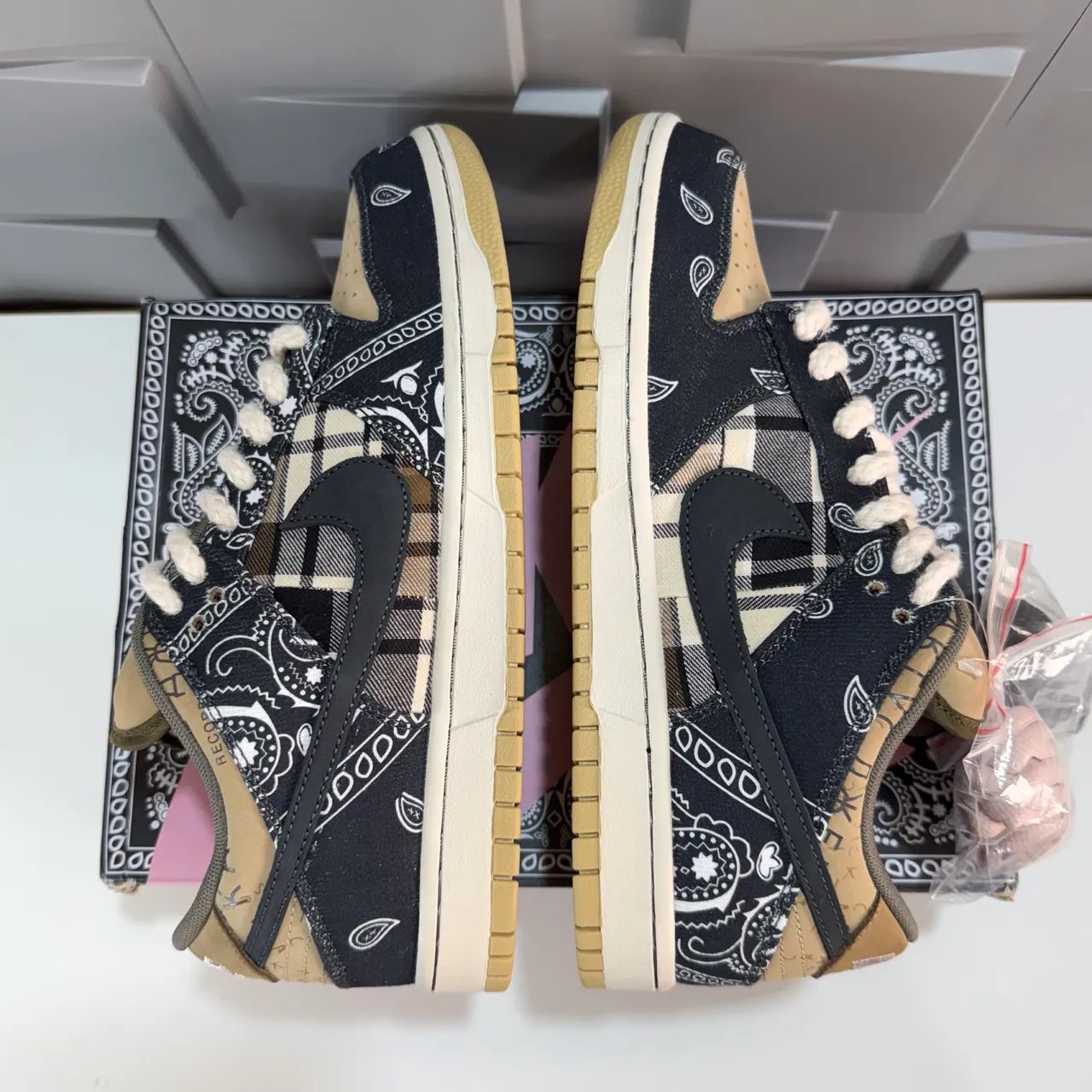 Nike Dunk Low SB x Travis Scott Cactus Jack 42,5 - Calçados
