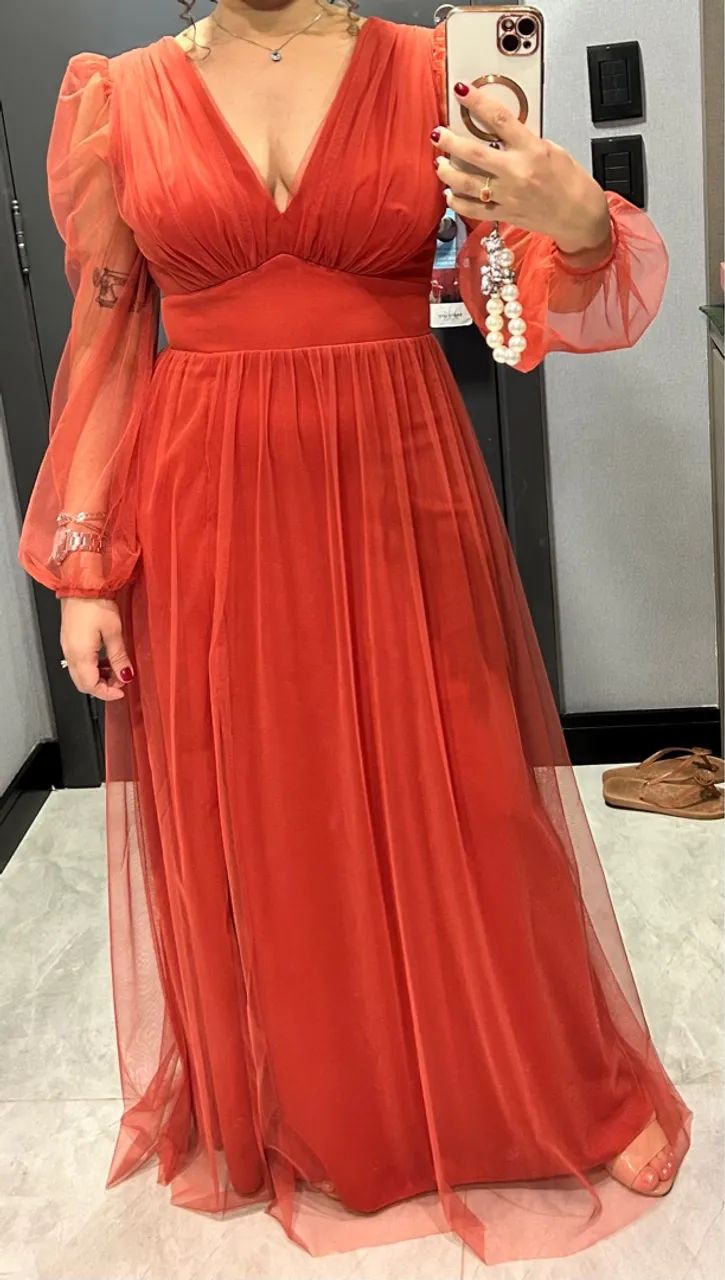 Vestido de festa. Cor: coral