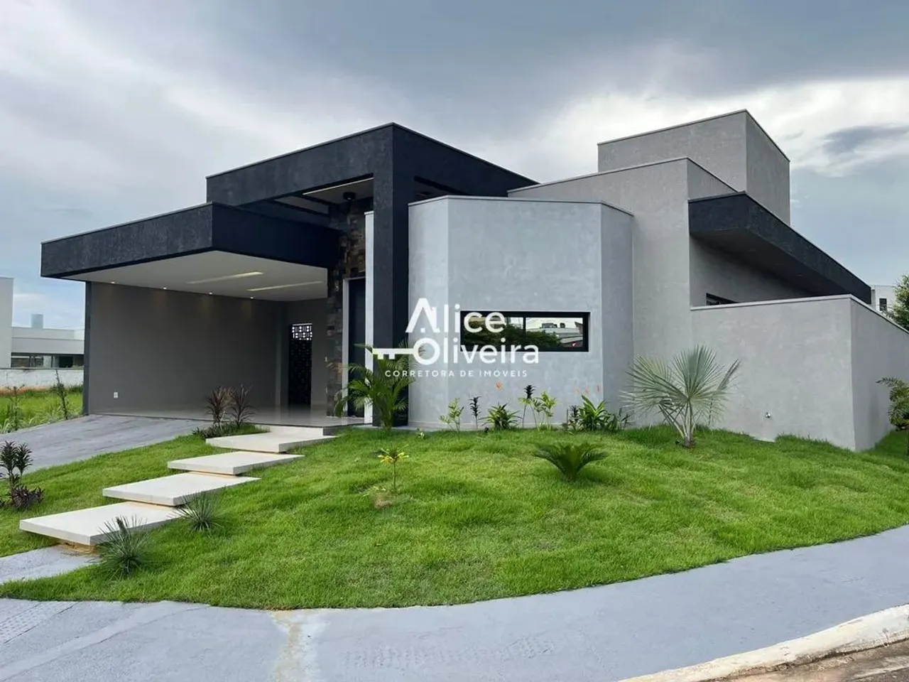 Casa de Condomínio à Venda com 3 quartos, 2 banheiros e 168m² por R$ 1.380.000
