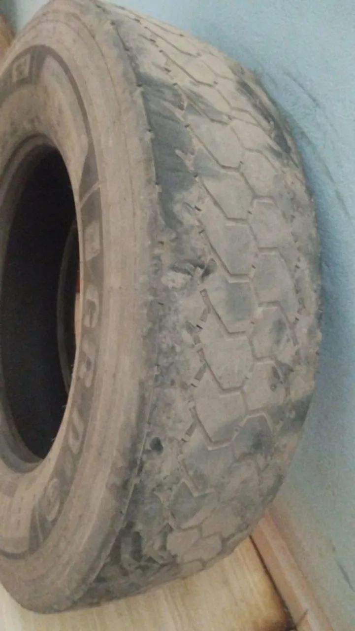 3 Pneu para caminhão  - Foto 3