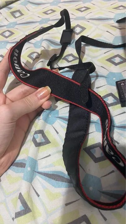 Canon EOS rebel t6 ef-s 18-55 iii kit.